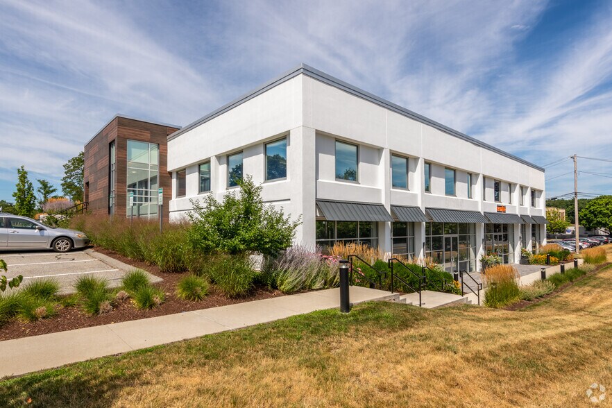 More Photos Of 164 Middlesex Tpke, Burlington Unknown For Lease