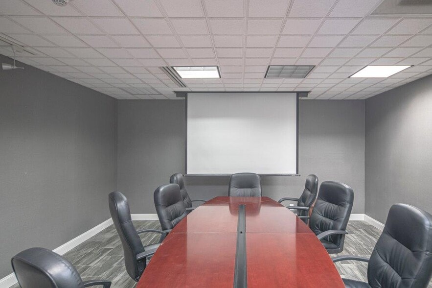 More Photos Of 125 W Missouri Ave, Midland Office For Lease