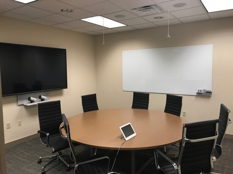 More Photos Of 1845 S National Ave, Springfield Office For Sale