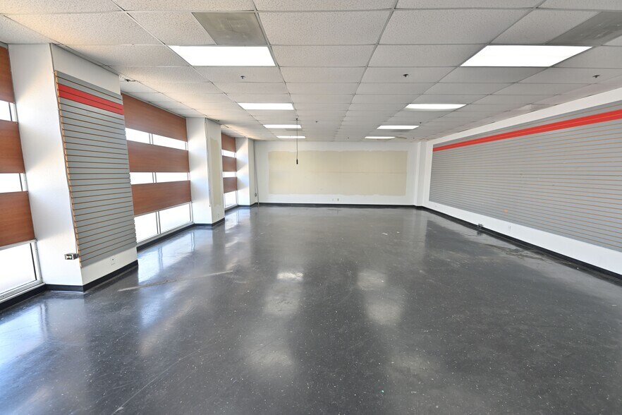 More Photos Of 2625 Broadway St, San Antonio Light Distribution For Lease