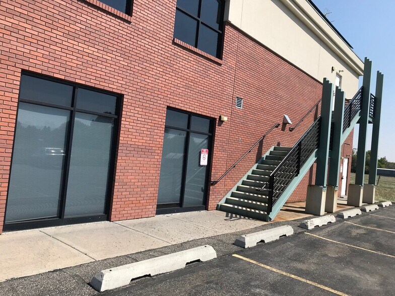 More Photos Of 3544 E 17th St, Ammon General Retail For Lease