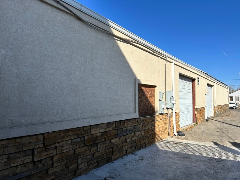 More Photos Of 3455 S Eliot St, Sheridan Warehouse For Lease