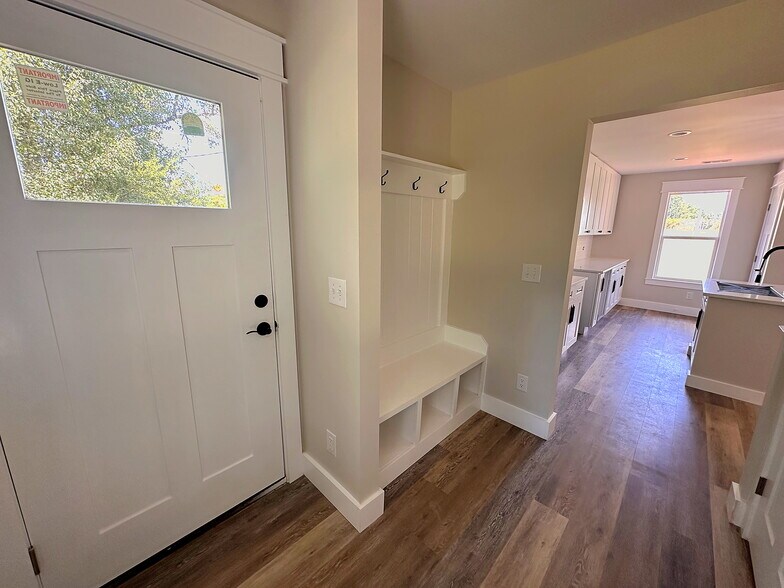 More Photos Of 5735 Fallston Rd, Lawndale Flex For Sale