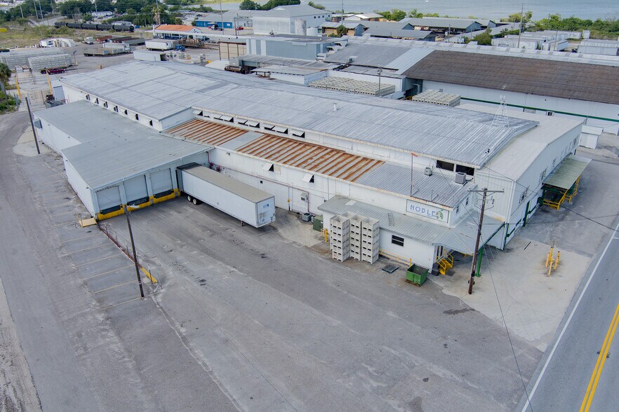 More Photos Of 650 Avenue R SW, Winter Haven Distribution For Sale