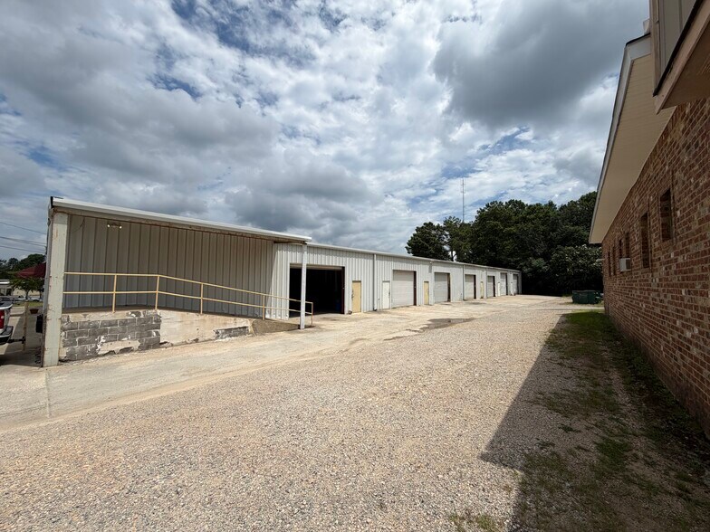 More Photos Of 4528 Knight Rd, Macon-Bibb Light Distribution For Lease