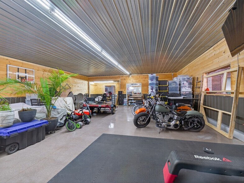 More Photos Of 15306 Covington Rd, Fort Wayne Flex For Sale