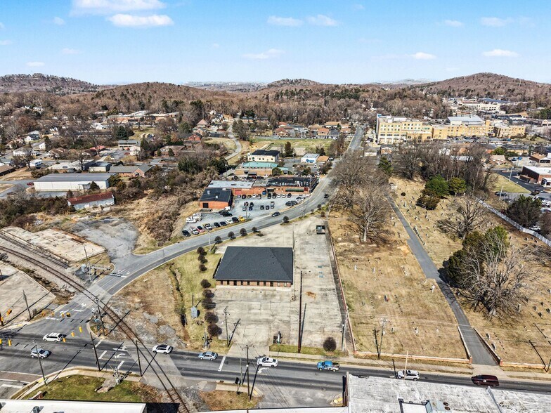 More Photos Of 208 W Salisbury St, Asheboro Medical For Lease