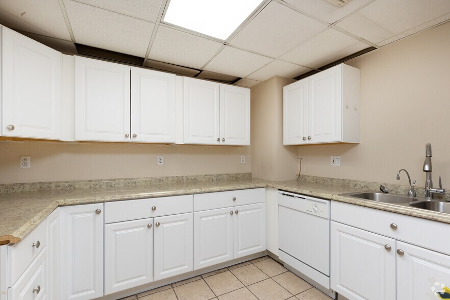 More Photos Of 801 S Flower St, Los Angeles Unknown For Lease