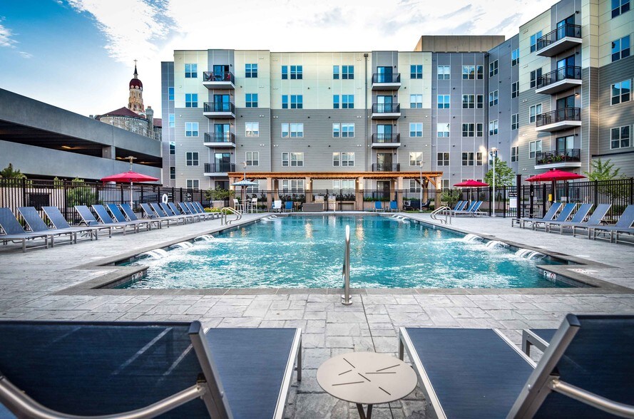 More Photos Of 145 Front St, Worcester Apartments For Lease