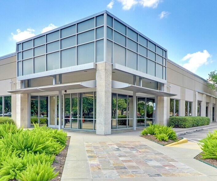 More Photos Of 11300-11340 Richmond Ave, Houston Light Manufacturing For Lease