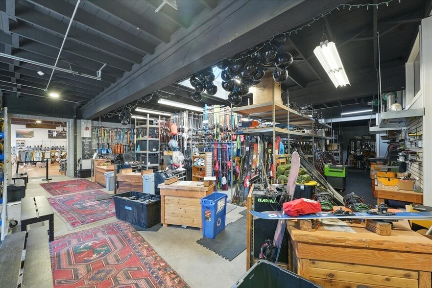 More Photos Of 2975 NE Sandy Blvd, Portland Storefront For Sale