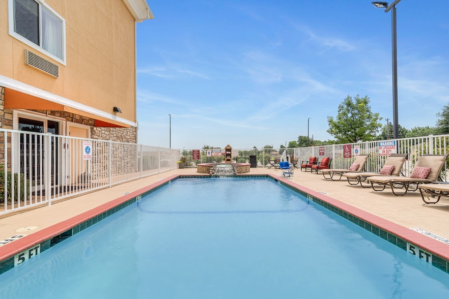 More Photos Of 2011 N Highway 78, Wylie Hotel For Sale