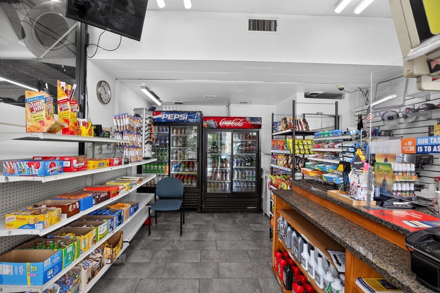 More Photos Of 5803 Annapolis Rd, Bladensburg Service Station For Sale