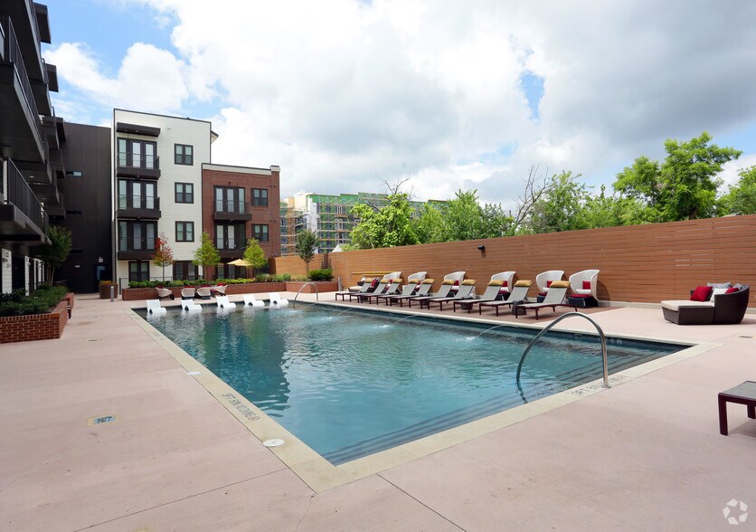 More Photos Of 195 W Davis St, Dallas Apartments For Lease