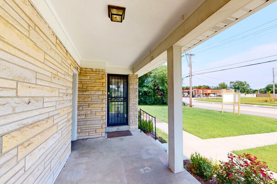 More Photos Of 9212 Preston Hwy, Louisville Office For Sale