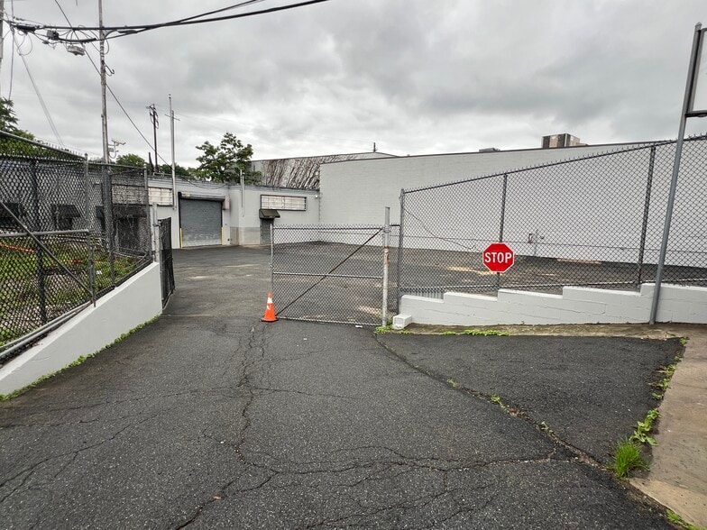 More Photos Of 396 Morris Park Ave, Bronx Service For Lease