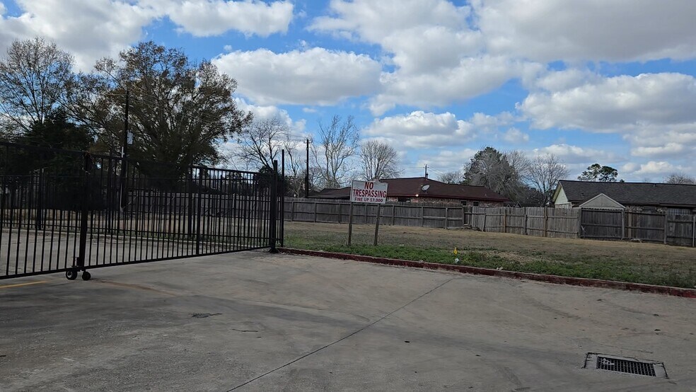 More Photos Of 6602 W Fuqua Dr, Missouri City General Retail For Sale