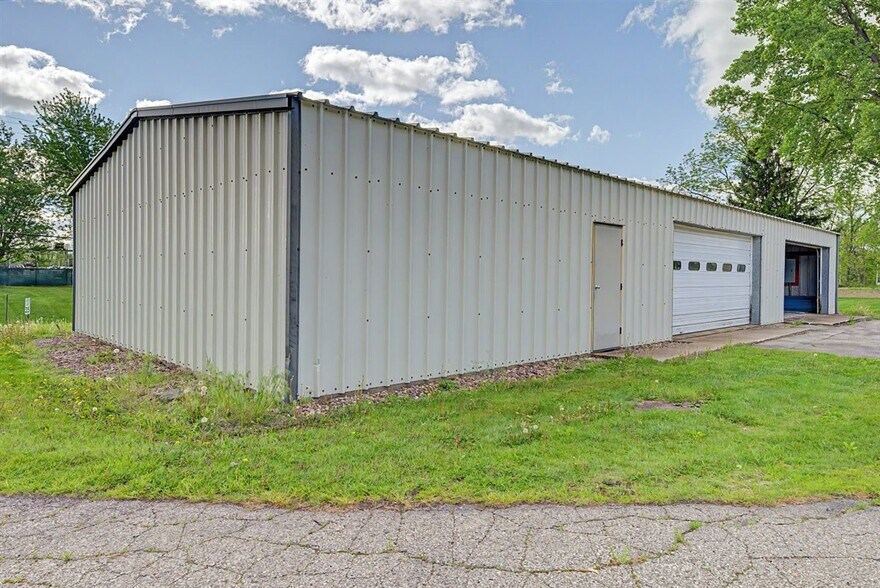 More Photos Of 16771 S 15th St, Galesville Warehouse For Sale