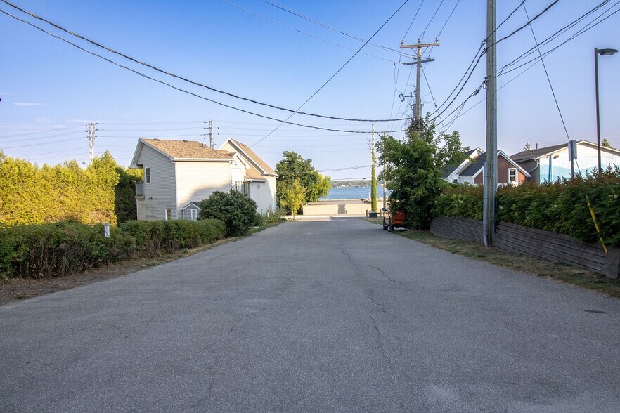 More Photos Of 27 King St E, Brockville General Retail For Sale