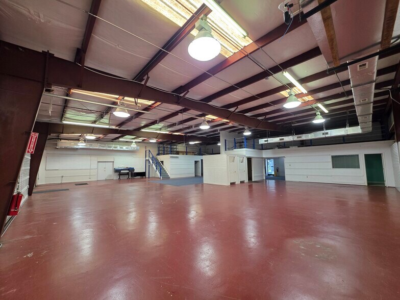 More Photos Of 29 Hunter Rd, Hilton Head Island Warehouse For Lease