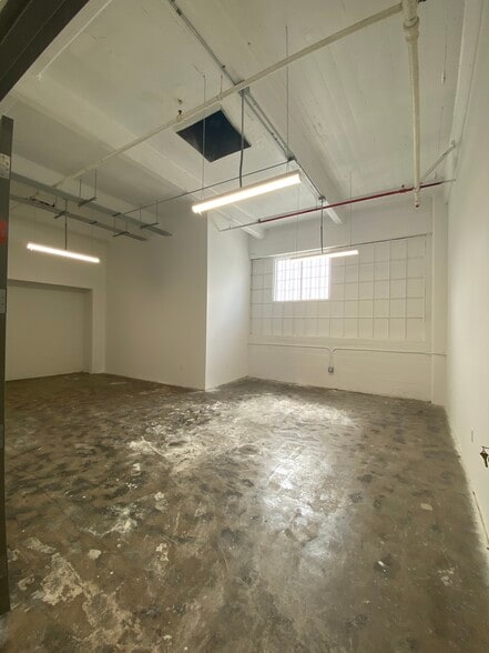 More Photos Of 901 E 31st St, Los Angeles Manufacturing For Lease