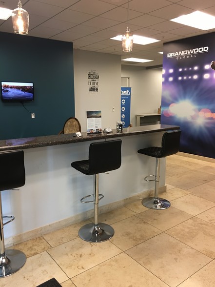 More Photos Of 25360 Magic Mountain Pkwy, Santa Clarita Unknown For Lease