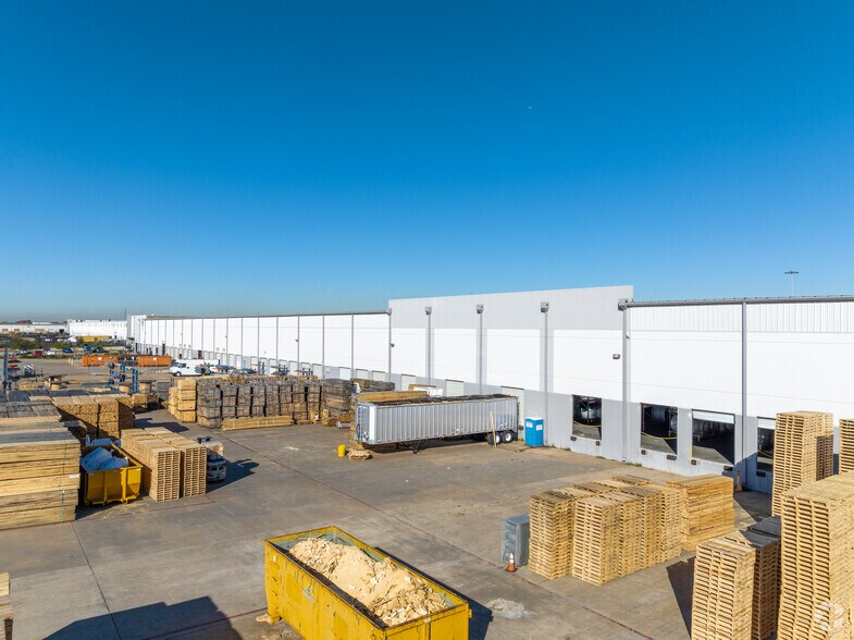 More Photos Of 10051 Porter Rd, La Porte Distribution For Lease