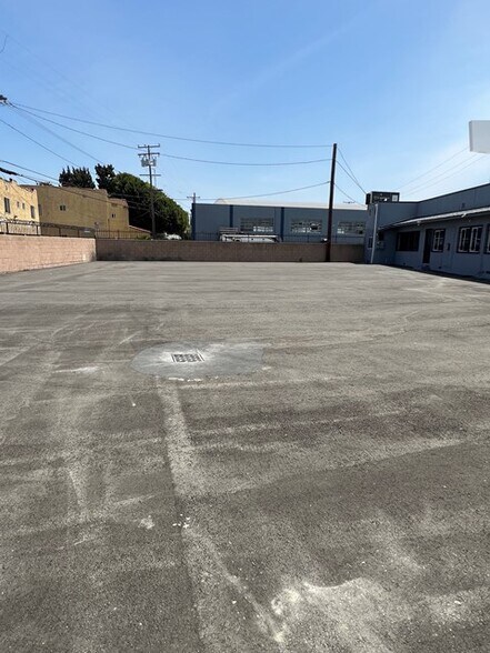 More Photos Of 5013-5017 Telegraph Rd, Los Angeles Light Manufacturing For Sale