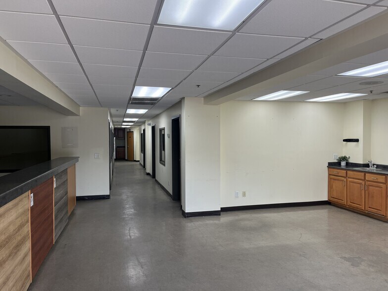 More Photos Of 2706 White Horse Rd, Greenville Warehouse For Sale