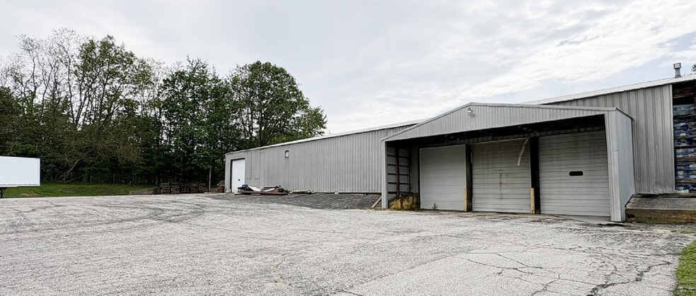 More Photos Of 2660 Lawrence St, Stevensville Manufacturing For Sale