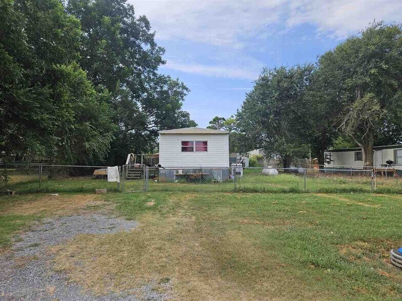 More Photos Of 67 Ash Ave, Elgin Trailer Camper Park For Sale