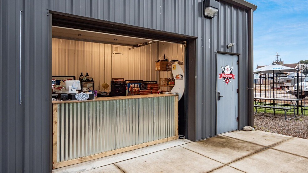 More Photos Of 34 Potters Ln, Roseville Restaurant For Sale
