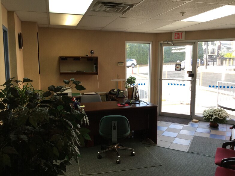 More Photos Of 410 Bergen Blvd, Palisades Park Storefront Retail Office For Lease