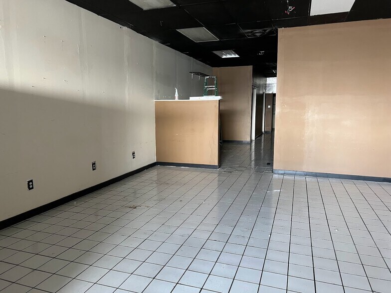 More Photos Of 1058-1068 Country Club Rd, Columbus General Retail For Sale