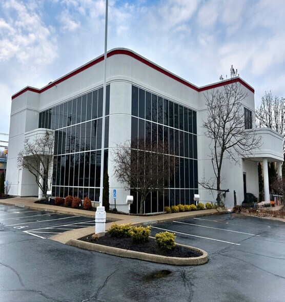 Primary Photo Of 8145 Beechmont Ave, Cincinnati Office For Sale