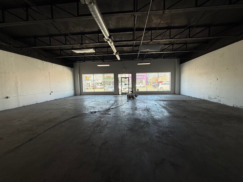 More Photos Of 5438 E Grand Ave, Dallas Storefront For Lease