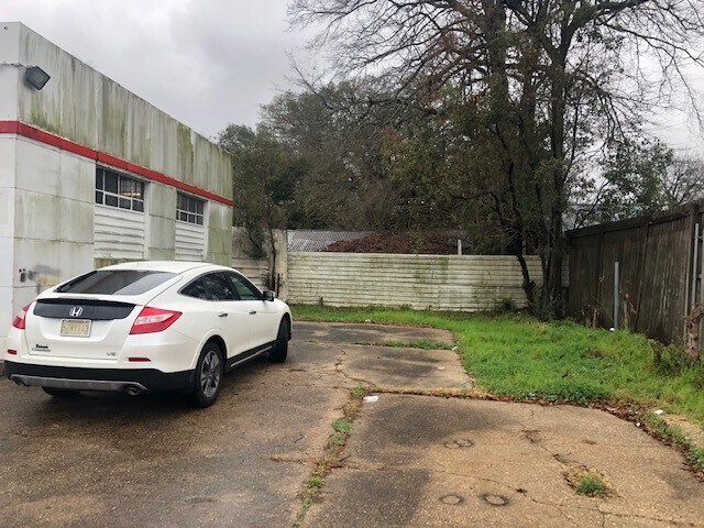 More Photos Of 3515 N Acadian, Baton Rouge Auto Repair For Sale