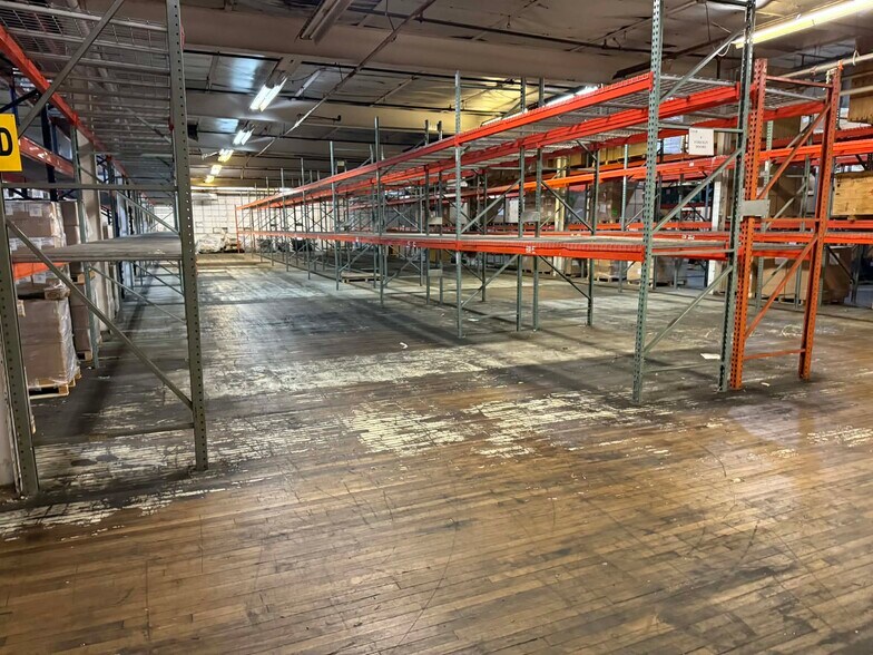 More Photos Of 6841 N Rochester Rd, Rochester Hills Warehouse For Lease