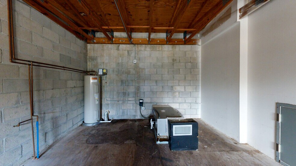 More Photos Of 461 Forrest Ave, Cocoa Warehouse For Lease