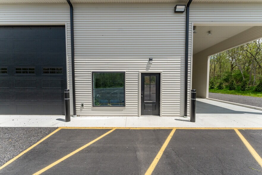 More Photos Of 186 Norwich rd, Plainfield Warehouse For Sale