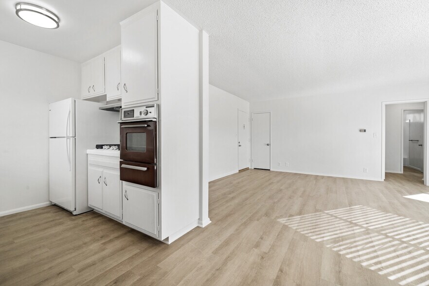 More Photos Of 1236 McClellan Dr, Los Angeles Apartments For Sale