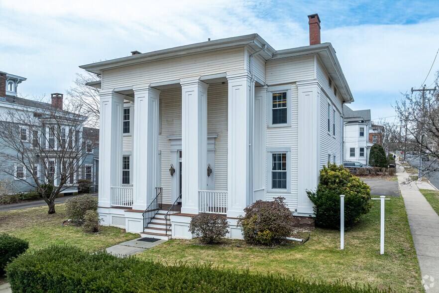 More Photos Of 109 Broad St, Middletown Office Residential For Lease