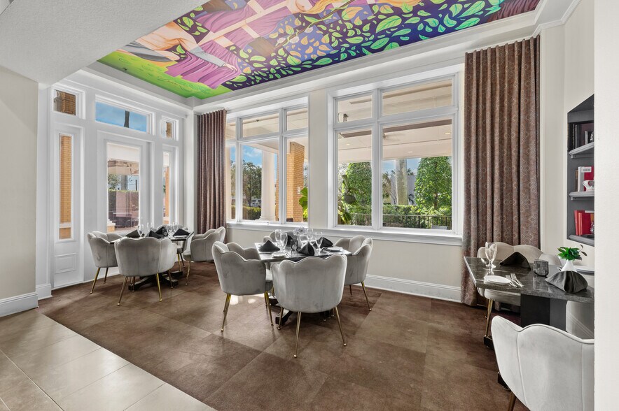 More Photos Of 655 2nd Ave S, Saint Petersburg Restaurant For Sale