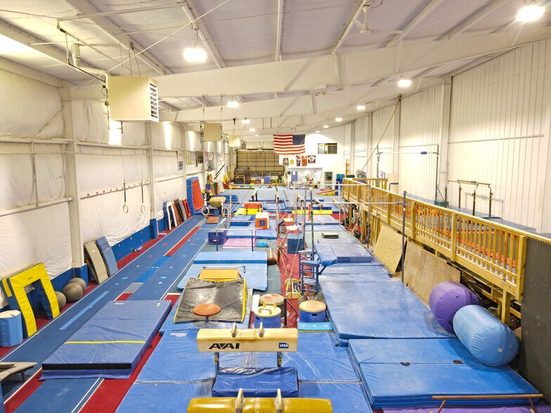 More Photos Of 701 Sunset Dr, Round Lake Warehouse For Sale