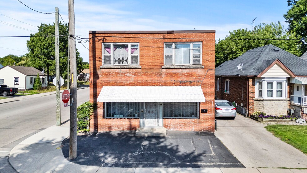 Primary Photo Of 125 Tolton Ave, Hamilton Department Store For Lease
