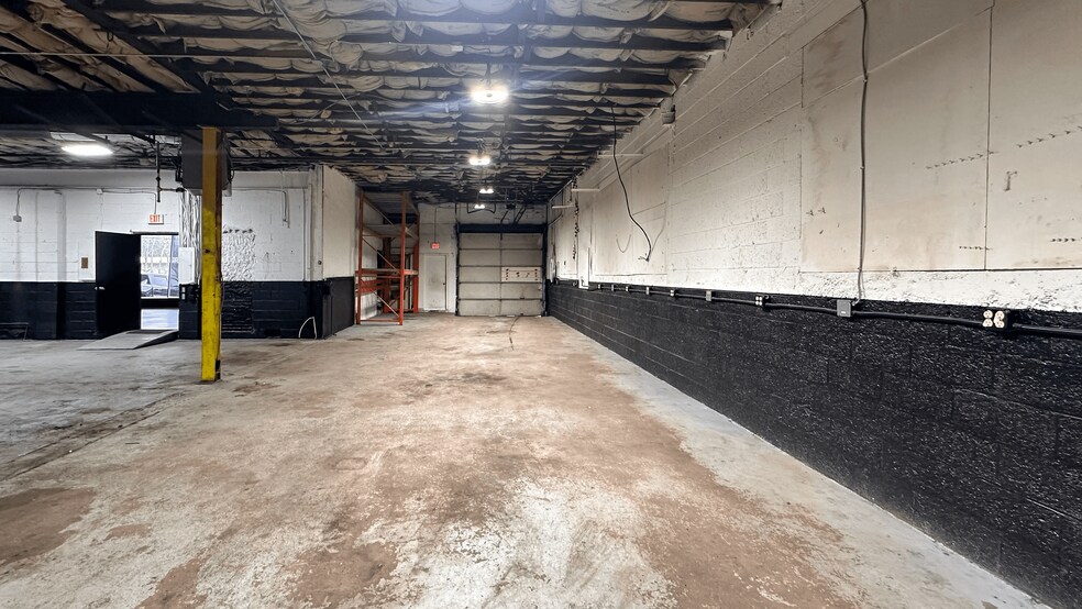 More Photos Of 2019 S Main St, Waterbury Freestanding For Lease