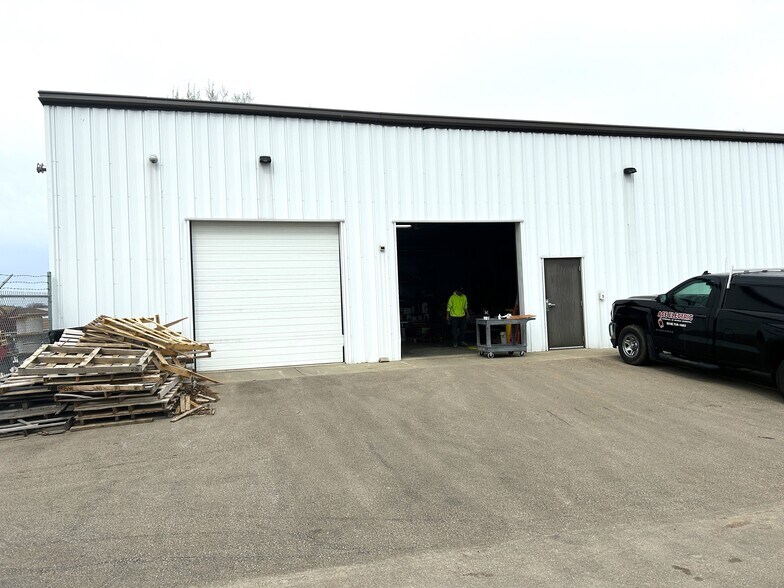 More Photos Of 6909 Seybold Rd, Madison Research And Development For Lease