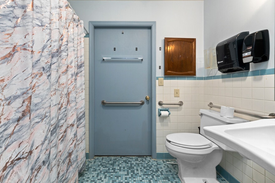 More Photos Of 218 Mill Rd, Woodstock Congregate Senior Housing For Sale