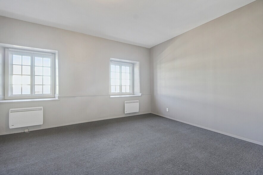 More Photos Of 32 Rue Saint-Charles, Longueuil Loft Creative Space For Lease