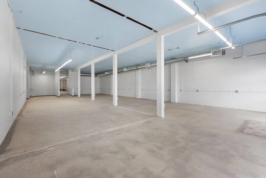 More Photos Of 127 SE 3rd St, Lees Summit Freestanding For Lease